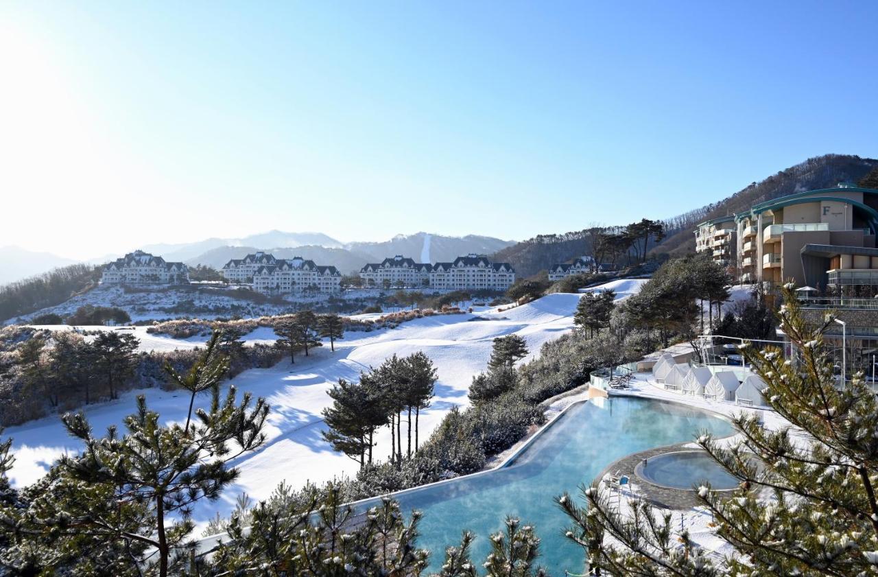 Vivaldi Park Hotell Hongcheon Exteriör bild